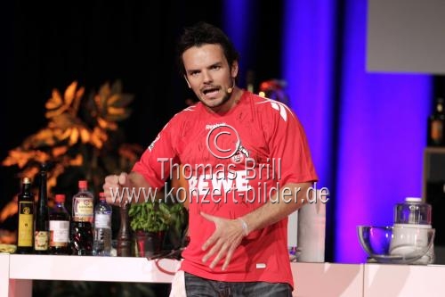 Deutsche Koch Steffen Henssler gastiert mit seiner Live-Koch-Show 