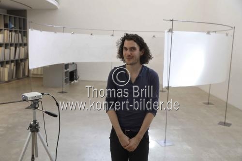 Deutscher Künstler Timo Herbst zeigt in seiner Ausstellung „RHYTHMS“ Zeichnungen und Videoinstallationen vom 04. Juli bis 17. August 2019 in der artothek Köln (&copy; Thomas Brill)