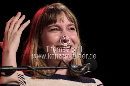 Kanadische Schriftstellerin Sheila Heti liest aus ihrem neuem Roman „Wie sollten wir sein? bei der lit.COLOGNE 2014 im Brunosaal Köln (© Thomas Brill)