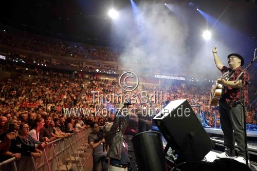 Kölner Musiker Björn Heuser un Fründe gastieren bei 