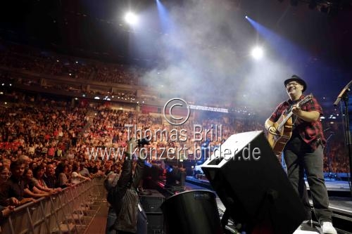 Kölner Musiker Björn Heuser un Fründe gastieren bei 