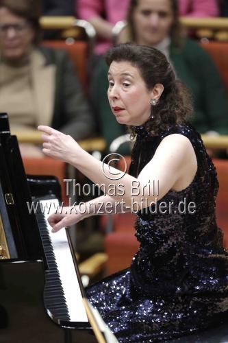 Kanadische Pianistin Angela Hewitt gastiert in Begleitung des Sinfonieorchester Wuppertal unter der Leitung des österreichischen Dirigenten Patrick Hahn in der Kölner Philharmonie (© Thomas Brill)