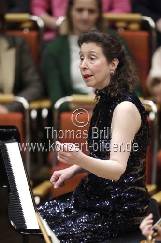 Kanadische Pianistin Angela Hewitt gastiert in Begleitung des Sinfonieorchester Wuppertal unter der Leitung des österreichischen Dirigenten Patrick Hahn in der Kölner Philharmonie (© Thomas Brill)