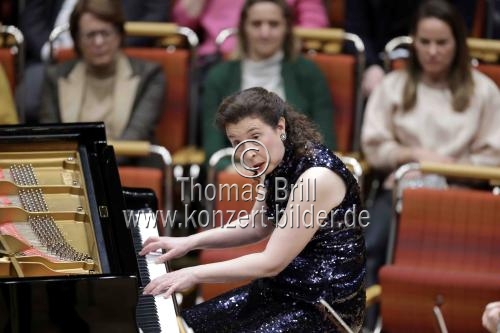 Kanadische Pianistin Angela Hewitt gastiert in Begleitung des Sinfonieorchester Wuppertal unter der Leitung des österreichischen Dirigenten Patrick Hahn in der Kölner Philharmonie (© Thomas Brill)