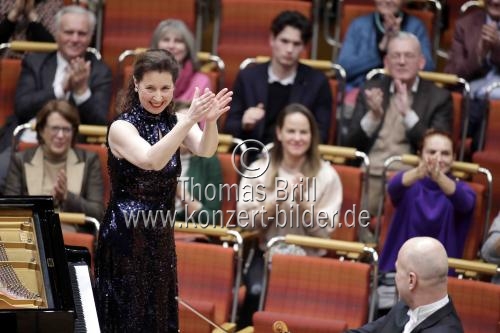 Kanadische Pianistin Angela Hewitt gastiert in Begleitung des Sinfonieorchester Wuppertal unter der Leitung des österreichischen Dirigenten Patrick Hahn in der Kölner Philharmonie (&copy; Thomas Brill)