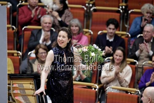 Kanadische Pianistin Angela Hewitt gastiert in Begleitung des Sinfonieorchester Wuppertal unter der Leitung des österreichischen Dirigenten Patrick Hahn in der Kölner Philharmonie (&copy; Thomas Brill)