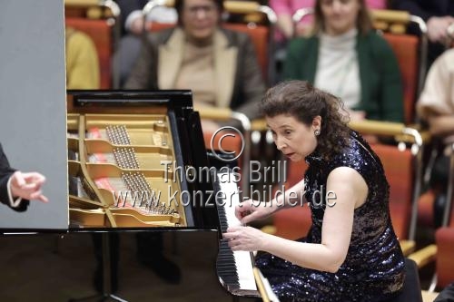 Kanadische Pianistin Angela Hewitt gastiert in Begleitung des Sinfonieorchester Wuppertal unter der Leitung des österreichischen Dirigenten Patrick Hahn in der Kölner Philharmonie (&copy; Thomas Brill)