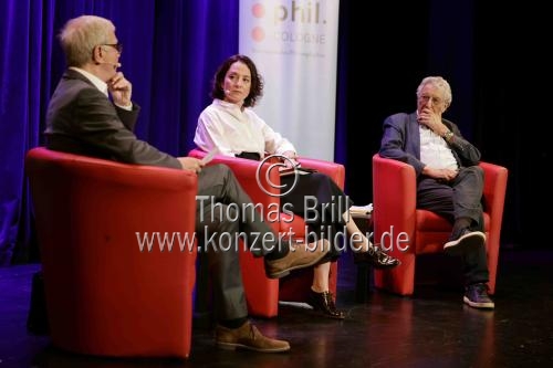 Deutsche Politiker Gerhart Baum und die deutsche Philosophin Elif Özmen diskutieren über Özmens grundlegendes Werk 