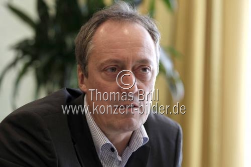 Deutsche Journalist Guido Knopp und der Programmgeschäftsführer des Ereignis- und Dokumentationskanals Phoenix Michael Hirz im Interview über den phoenix-Programmschwerpunkt „Rätsel RAF-Terror“ im Hotel Hilton Köln (© Thomas Brill)