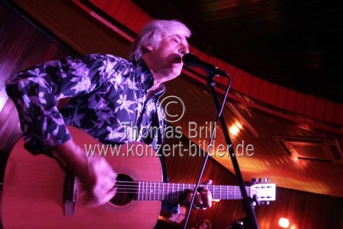 Englischer Singer-Songerwriter Robyn Hitchcock gastiert auf seiner 
