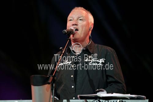 Kölner Mundartgruppe De Höhner tanzen mit ihrer 