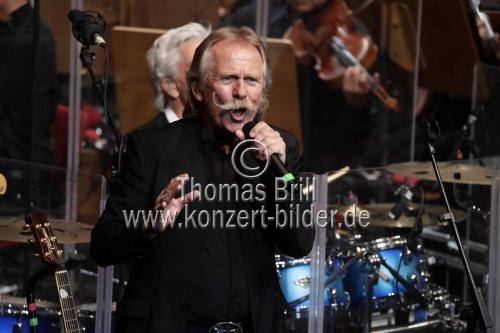 Kölner Mundartgruppe Höhner gastiert in Begleitung des Orchesters der Jungen Sinfonie Köln unter der Leitung von Sebastian Hässy in der Philharmonie Köln (&copy; Thomas Brill)