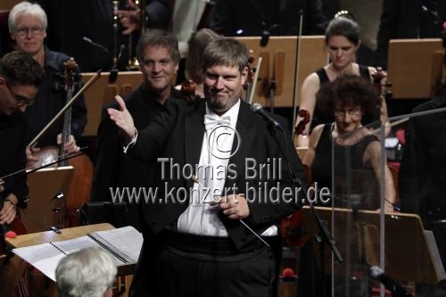 Kölner Mundartgruppe Höhner gastiert in Begleitung des Orchesters der Jungen Sinfonie Köln unter der Leitung von Sebastian Hässy in der Philharmonie Köln (&copy; Thomas Brill)