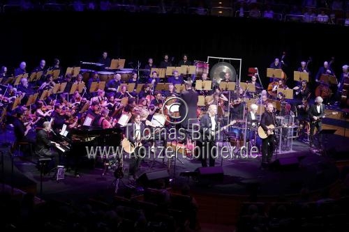 Kölner Mundartgruppe Höhner gastiert in Begleitung des Orchesters der Jungen Sinfonie Köln unter der Leitung von Sebastian Hässy in der Philharmonie Köln (&copy; Thomas Brill)