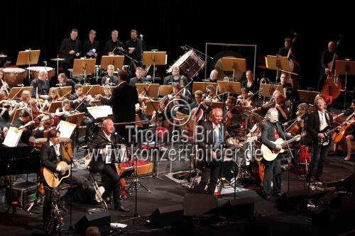 Kölner Mundartgruppe Höhner gastiert in Begleitung des Orchesters der Jungen Sinfonie Köln unter der Leitung von Sebastian Hässy in der Philharmonie Köln (&copy; Thomas Brill)