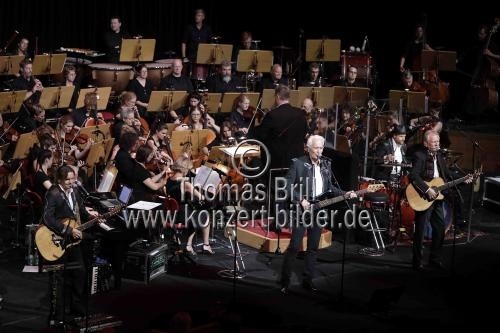 Kölner Mundartgruppe Höhner gastiert in Begleitung des Orchesters der Jungen Sinfonie Köln unter der Leitung von Sebastian Hässy in der Kölner Philharmonie (&copy; Thomas Brill)