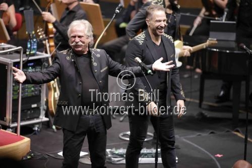 Kölner Mundartgruppe Höhner gastiert in Begleitung des Orchesters der Jungen Sinfonie Köln unter der Leitung von Sebastian Hässy zum 30. mal in der Kölner Philharmonie (© Thomas Brill)