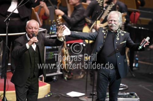 Kölner Mundartgruppe Höhner gastiert in Begleitung des Orchesters der Jungen Sinfonie Köln unter der Leitung von Sebastian Hässy zum 30. mal in der Kölner Philharmonie (&copy; Thomas Brill)