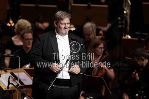 Kölner Mundartgruppe Höhner gastiert in Begleitung des Orchesters der Jungen Sinfonie Köln unter der Leitung von Sebastian Hässy zum 32. mal in der Kölner Philharmonie (&copy; Thomas Brill)