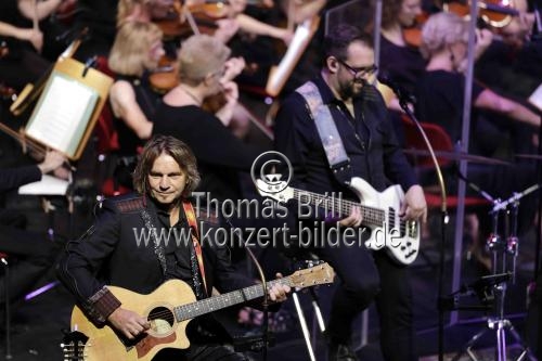 Kölner Mundartgruppe Höhner gastiert in Begleitung des Orchesters der Jungen Sinfonie Köln unter der Leitung von Sebastian Hässy zum 32. mal in der Kölner Philharmonie (© Thomas Brill)