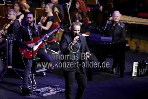 Kölner Mundartgruppe Höhner gastiert in Begleitung des Orchesters der Jungen Sinfonie Köln unter der Leitung von Sebastian Hässy zum 32. mal in der Kölner Philharmonie (© Thomas Brill)