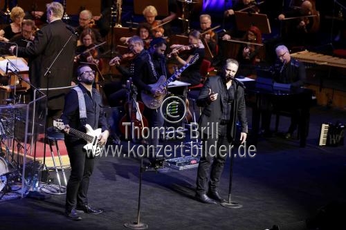 Kölner Mundartgruppe Höhner gastiert in Begleitung des Orchesters der Jungen Sinfonie Köln unter der Leitung von Sebastian Hässy zum 32. mal in der Kölner Philharmonie (© Thomas Brill)