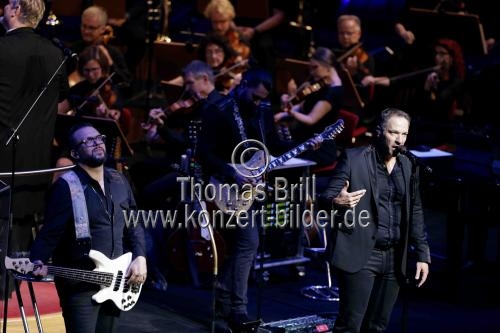 Kölner Mundartgruppe Höhner gastiert in Begleitung des Orchesters der Jungen Sinfonie Köln unter der Leitung von Sebastian Hässy zum 32. mal in der Kölner Philharmonie (© Thomas Brill)