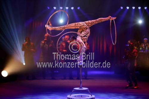 Kölner Mundartgruppe De Höhner präsentiert die Inszenierung 