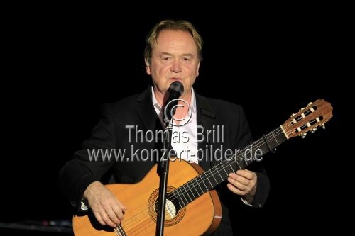 Deutscher Liedermacher Klaus Hoffmann gastiert auf seiner 