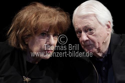 Deutscher Schriftsteller Alexander Kluge im Gespräch mit der deutsche Schauspielerin Hannelore Hoger im Depot I des Carlswerk Köln (&copy; Thomas Brill)