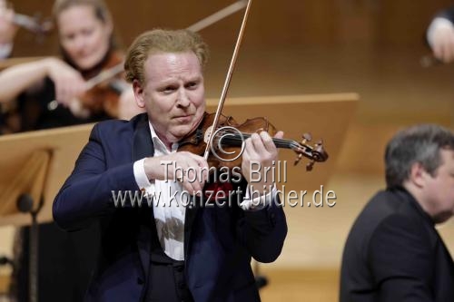 Südafrikanisch-britische Violinist Daniel Hope und der ukrainische Pianist Alexej Botvinov gastieren mit dem New Century Chamber Orchestra in der Kölner Philharmonie (© Thomas Brill)