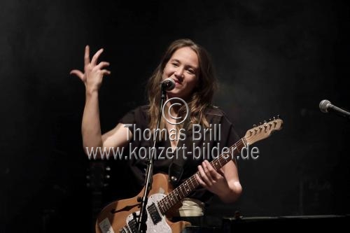 Schweizer Sängerin und Komponistin Sophie Hunger eröffnet die dreitägigen Sophie Hunger Festspiele ihrer 