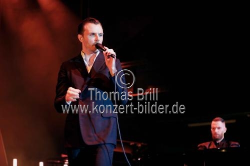 Britische Synthie-Pop-Band Hurts gastiert auf ihrer 