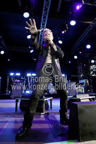 Britische Punk-Sänger Billy Idol gastiert auf seiner 