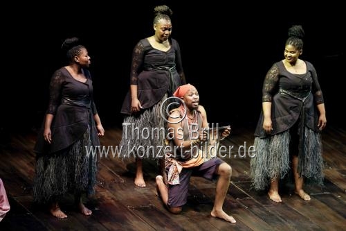 Südafrikanisches Gesangsensemble Isango Ensemble eröffnet mit Die Zauberflöte von Wolfgang Amadeus Mozart am 10. bis 14. Juli 2024 das 35. Kölner Sommerfestival in der Kölner Philharmonie (© Thomas Brill)