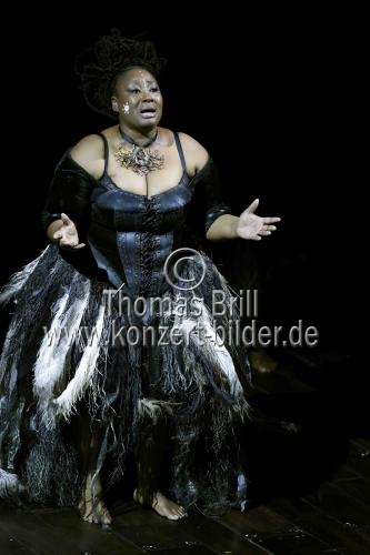 Südafrikanisches Gesangsensemble Isango Ensemble eröffnet mit Die Zauberflöte von Wolfgang Amadeus Mozart am 10. bis 14. Juli 2024 das 35. Kölner Sommerfestival in der Kölner Philharmonie (© Thomas Brill)