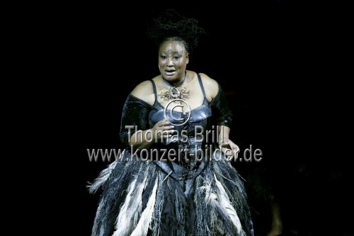 Südafrikanisches Gesangsensemble Isango Ensemble eröffnet mit Die Zauberflöte von Wolfgang Amadeus Mozart am 10. bis 14. Juli 2024 das 35. Kölner Sommerfestival in der Kölner Philharmonie (© Thomas Brill)