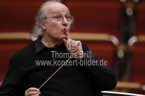 Israelischer Dirigent Eliahu Inbal leitet die Tschechische Philharmonie in Begleitung des dänisch-israelischen Violinisten Nikolaj Znaider in der Philharmonie Köln (© Thomas Brill)
