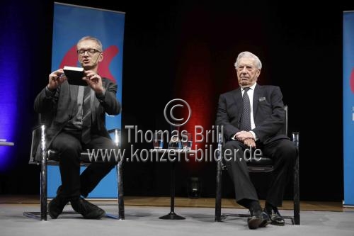 Peruanische Schriftsteller Mario Vargas Llosa stellt seinen neuen Roman 