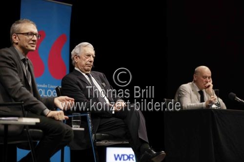Peruanische Schriftsteller Mario Vargas Llosa stellt seinen neuen Roman 