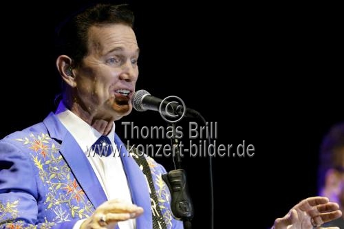 Amerikanische Sänger Chris Isaak gastiert auf seiner 
