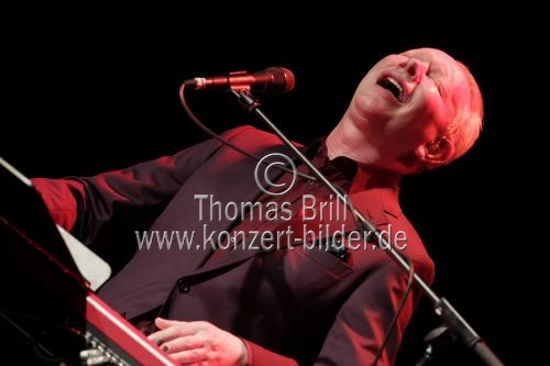 Britische Musiker Joe Jackson gastiert mit The Bigger Band auf seiner 