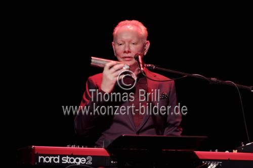 Britische Musiker Joe Jackson gastiert mit The Bigger Band auf seiner 
