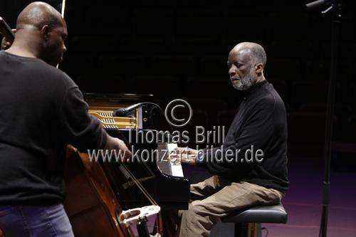 Afro-amerikanischer Jazz-Pianist Ahmad Jamal gastiert mit seiner Band in der Philharmonie Köln (&copy; Thomas Brill)