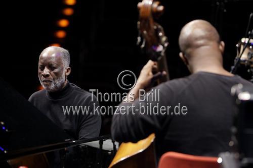 Afro-amerikanischer Jazz-Pianist Ahmad Jamal gastiert mit seiner Band in der Philharmonie Köln (&copy; Thomas Brill)