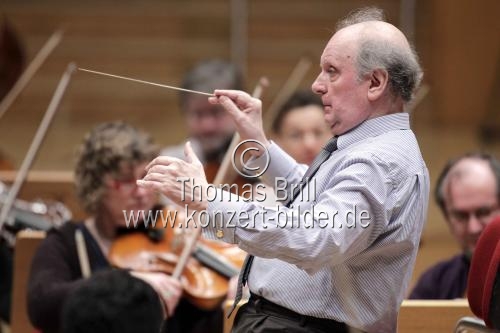 Deutscher Dirigent Marek Janowski leitet das Gürzenich-Orchester Köln in der Philharmonie Köln (&copy; Thomas Brill)