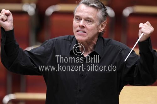 Lettischer Dirigent Mariss Jansons leitet das Königliches Concertgebouworchester Amsterdam in der Philharmonie Köln (© Thomas Brill)