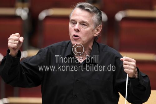 Lettischer Dirigent Mariss Jansons leitet das Königliches Concertgebouworchester Amsterdam in der Philharmonie Köln (&copy; Thomas Brill)