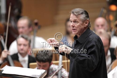 Lettischer Dirigent Mariss Jansons leitet das Königliches Concertgebouworchester Amsterdam in der Philharmonie Köln (© Thomas Brill)