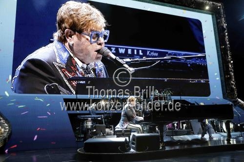 Britische Pop-Sänger Elton John gastierte mit seiner Band auf seiner 
